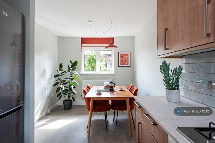 3 Bedroom Maisonette To Rent In Hungerford Road, London, N7