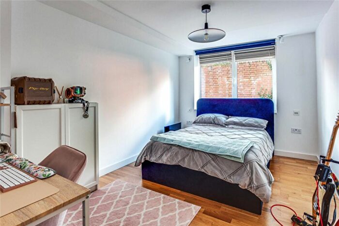 2 Bedroom Flat For Sale In Caxton Court, St Marks Road, Henley-On-thames, Oxfordshire, RG9