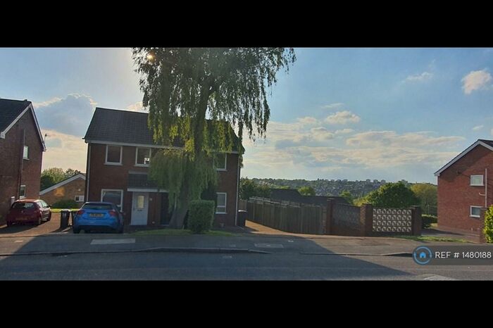 1 Bedroom Flat To Rent In Apperley Way, Halesowen, B63