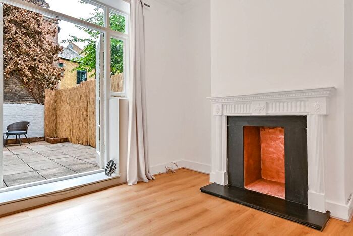 2 Bedroom Flat For Sale In Tavistock Road, Notting Hill, London, W11