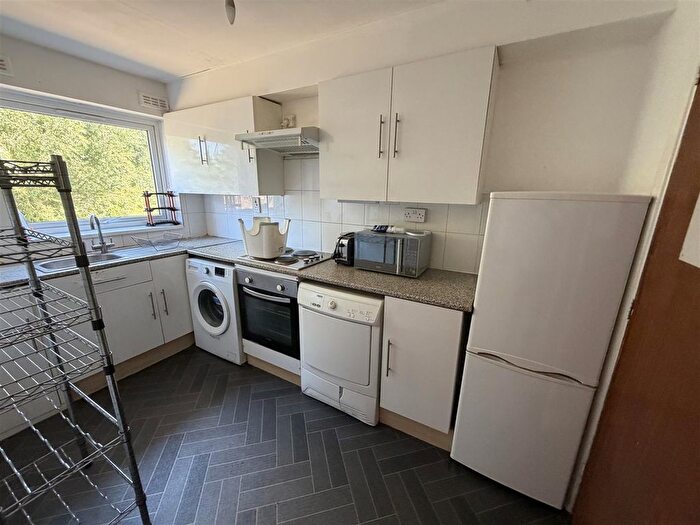 1 Bedroom Flat To Rent In Oakley Close, Isleworth, TW7