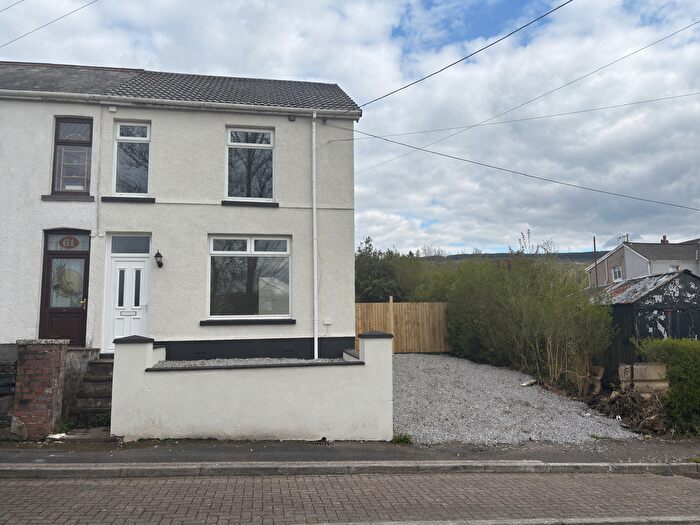 3 Bedroom Semi-Detached House To Rent In Martyns Avenue, Seven Sisters, SA10