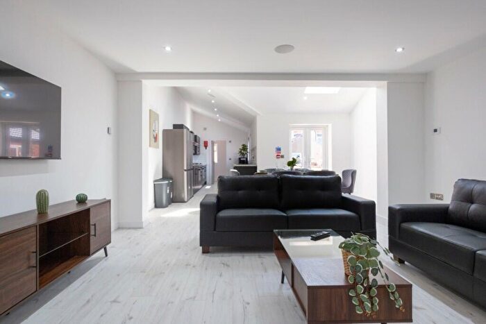 4 Bedroom House To Rent In Avondale Street, Lincoln, LN2