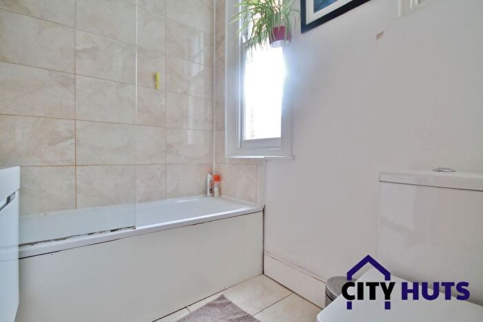 4 Bedroom Terraced House To Rent In Crowland Road, Seven Sisters, N15