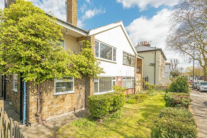 2 Bedroom Flat For Sale In Eltham Green, London, SE9