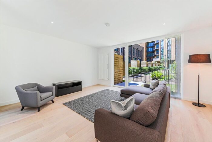 4 Bedroom Town House To Rent In Starboard Way, Royal Wharf, London, E16