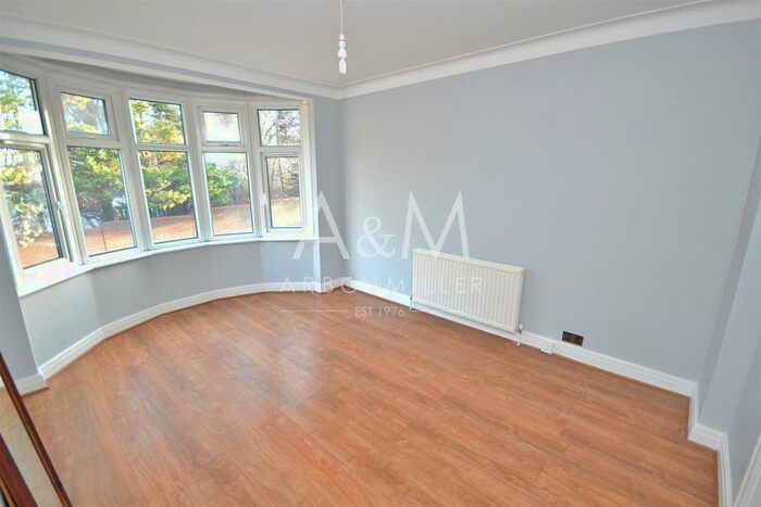2 Bedroom Maisonette To Rent In Perkins Road, Newbury Park, IG2