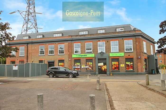 3 Bedroom Flat To Rent In Petunia Court, New Malden, KT3