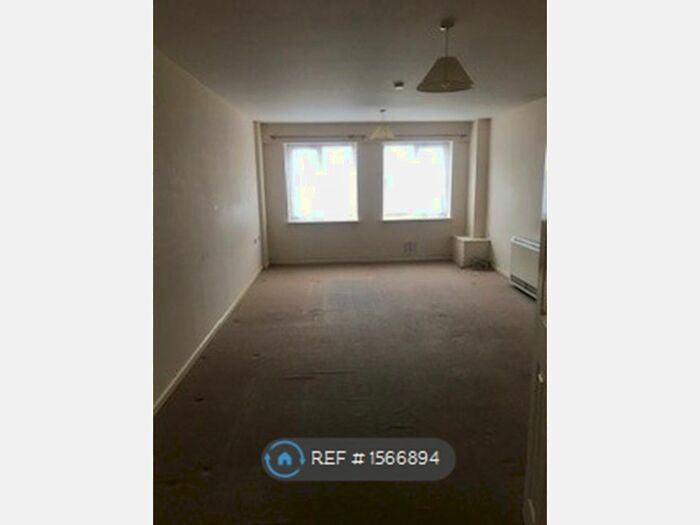 2 Bedroom Flat To Rent In Foundry Lane, Southampton, SO15