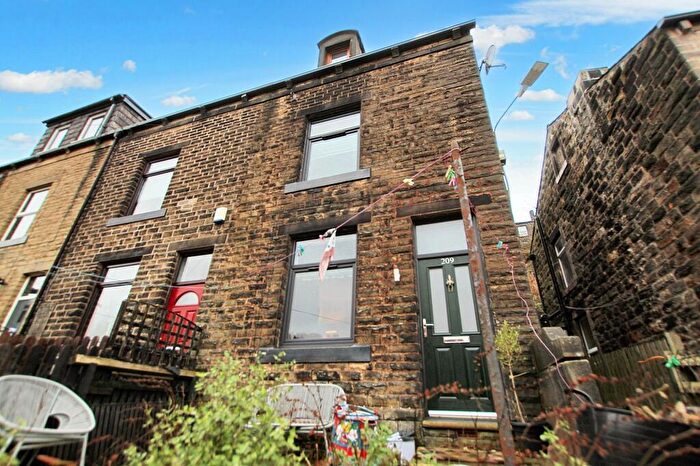 3 Bedroom End Of Terrace House For Sale In Knowlwood Road, Todmorden, OL14
