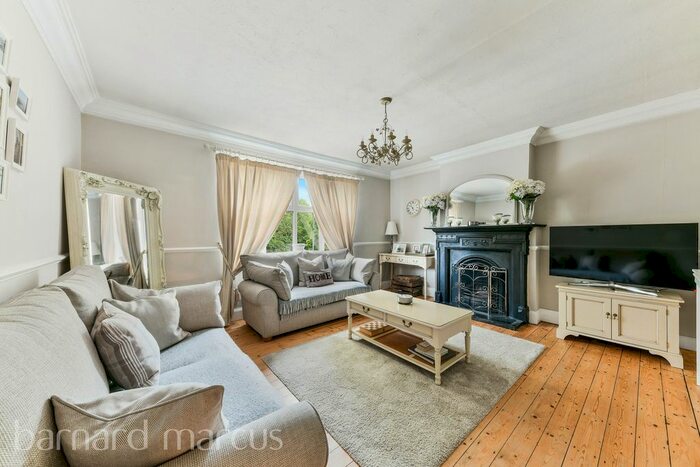 2 Bedroom Flat To Rent In Brighton Road, Sutton, SM2