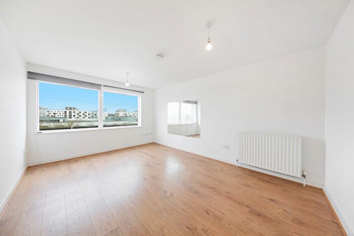 2 Bedroom Flat To Rent In Airco Close, London, NW9