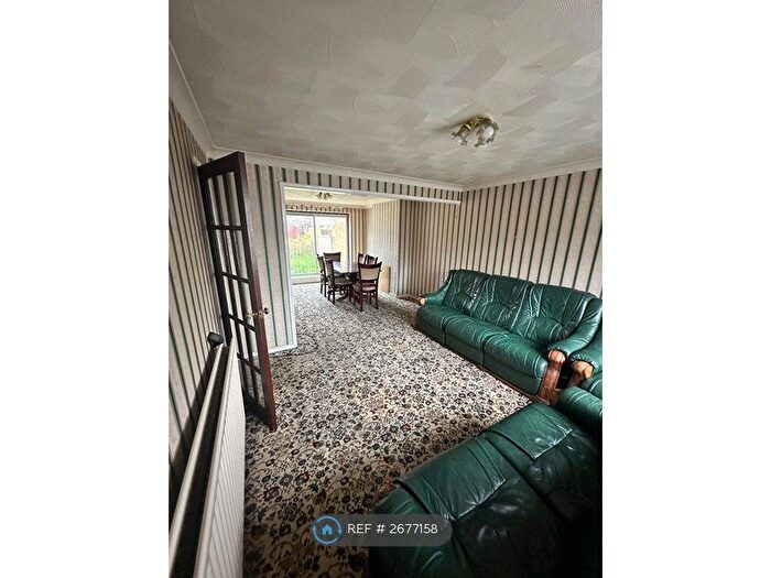 3 Bedroom Semi Detached House To Rent In Charlwood Road, Luton, LU4