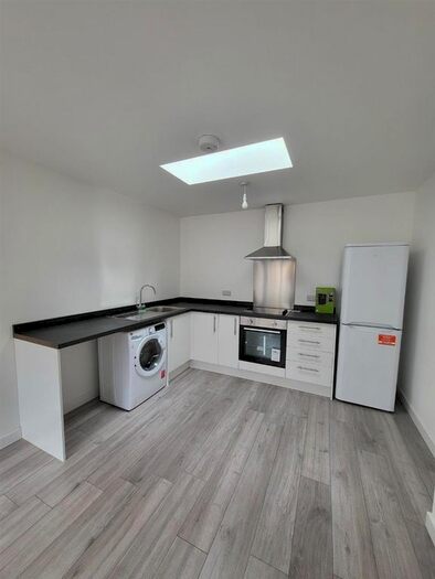 2 Bedroom Bungalow To Rent In Seymour Road, Kingswood, Bristol, BS15