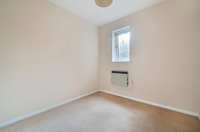 2 Bedroom Flat For Sale In Badgers Croft, Victoria Road, Mortimer Common, Reading, RG7