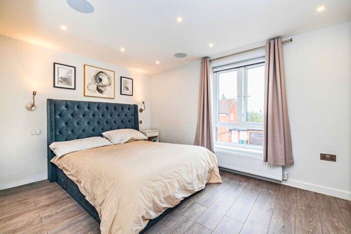 5 Bedroom Terraced House To Rent In Tintagel Drive, Stanmore, HA7