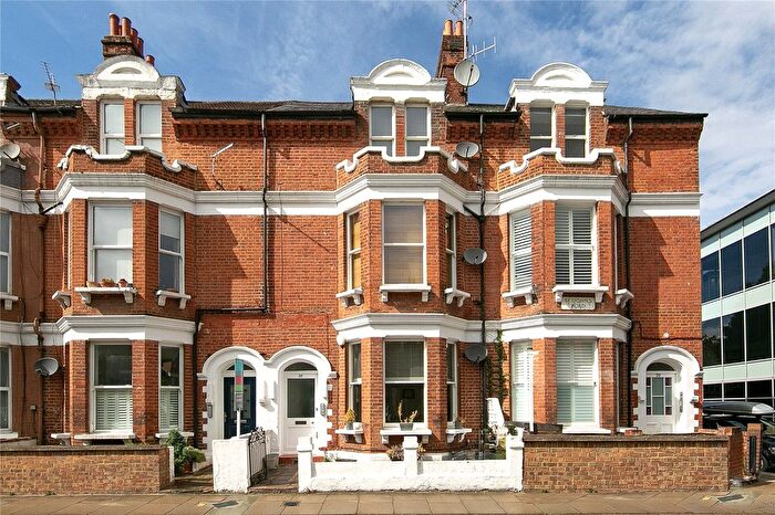 2 Bedroom Flat To Rent In St Johns Road, Richmond Upon Thames, Surrey, TW9