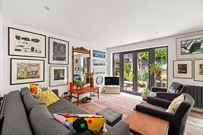 2 Bedroom Detached House For Sale In Southernwood Rise, Folkestone, CT20