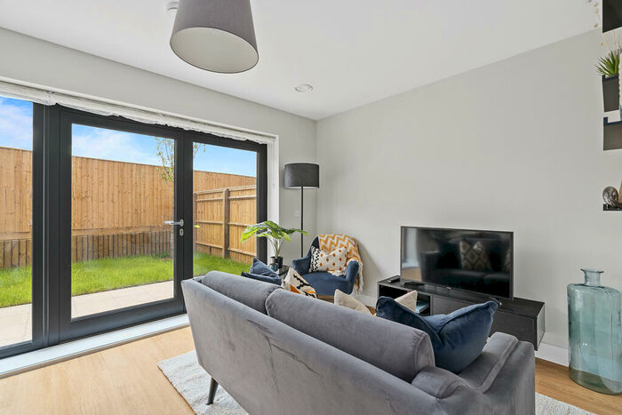 3 Bedroom House To Rent In Weavers Yard, Newbury Newbury, RG14