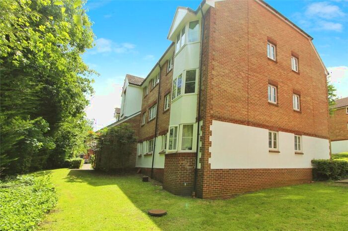 2 Bedroom Flat To Rent In Autumn Drive, Sutton, Surrey, SM2