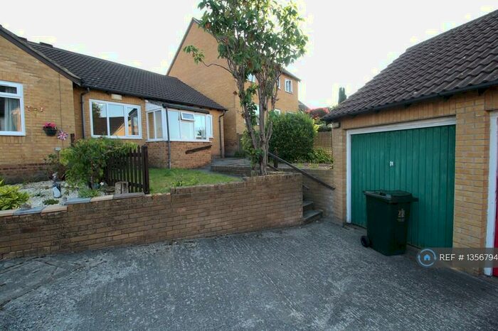 2 Bedroom Bungalow To Rent In Carnoustie Grove, Bradford, BD16
