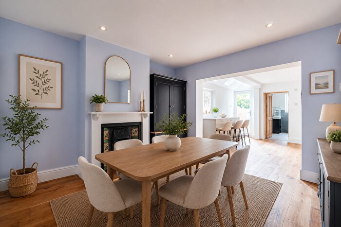 2 Bedroom Terraced House For Sale In Eagle Road, Guildford, GU1