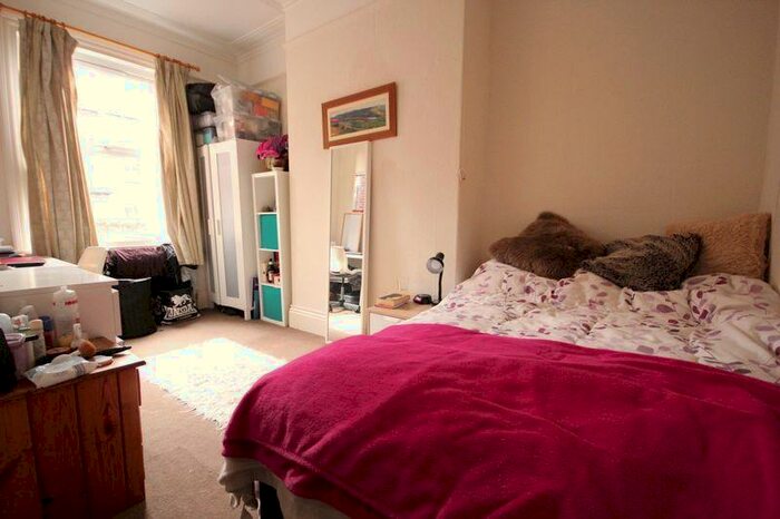 6 Bedroom Terraced House To Rent In Estcourt Terrace, Headingley, Leeds, LS6