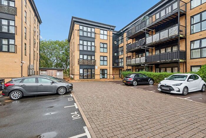 1 Bedroom Flat For Sale In Giles Crescent, Stevenage, SG1