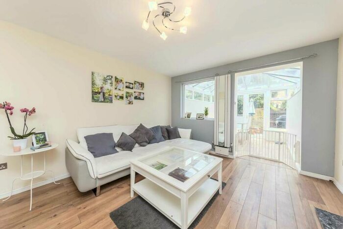2 Bedroom Terraced House To Rent In Usk Road, Wandsworth, SW11