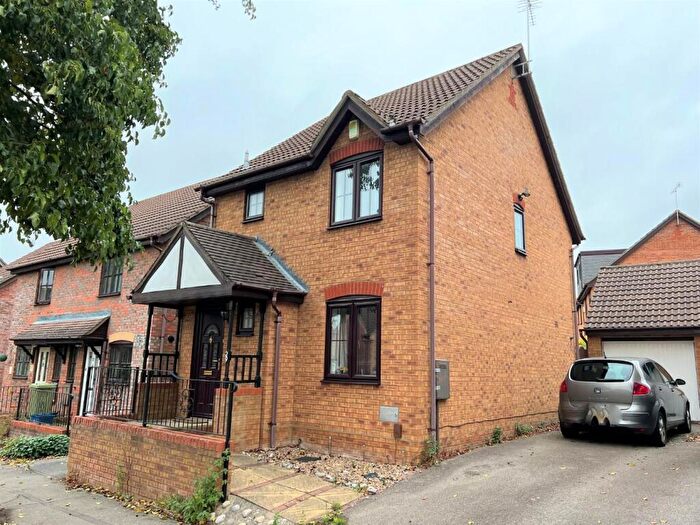 3 Bedroom Detached House To Rent In Emerson Valley, MK4