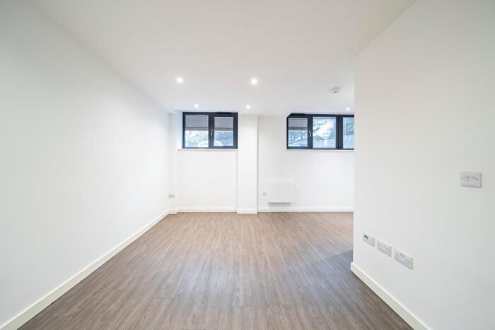 2 Bedroom Flat To Rent In London, London, N20