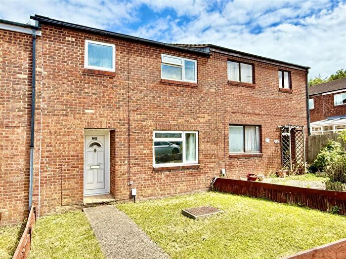 3 Bedroom Terraced House For Sale In Kirkstall Close, Toothill, Swindon, SN5