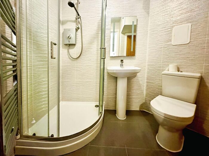 2 Bedroom End Of Terrace House To Rent In Holts Crest Way, Leeds, West Yorkshire, LS12