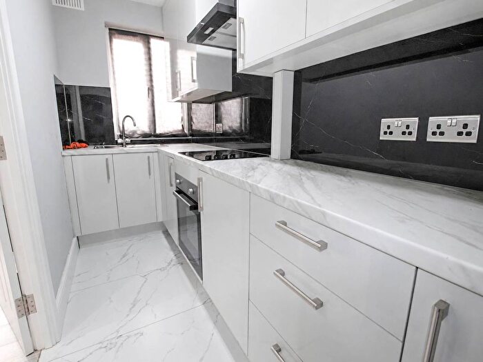 2 Bedroom Maisonette To Rent In Shakespeare Avenue, Hayes, Middlesex, UB4