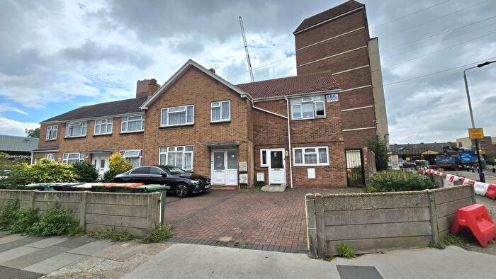 2 Bedroom Flat To Rent In Melford Road, London, E6