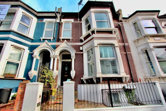 3 Bedroom Maisonette To Rent In Listria Park, Stoke Newington, London, N16