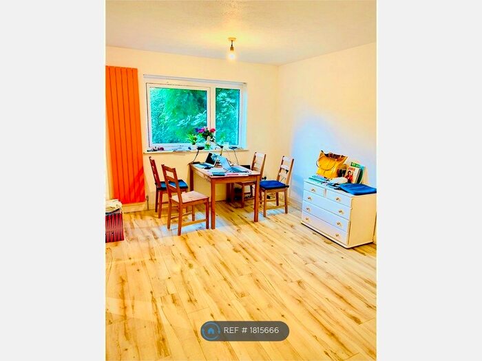 1 Bedroom Flat To Rent In Laburnum Court, London, SE19