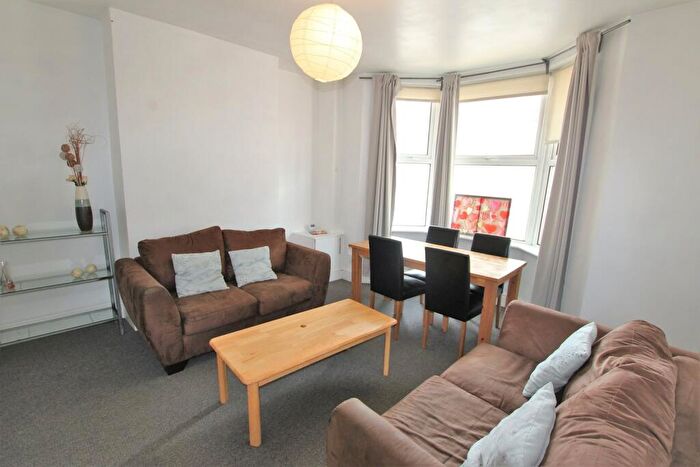 1 Bedroom Semi-Detached House To Rent In Beeston Road, Nottingham, NG7