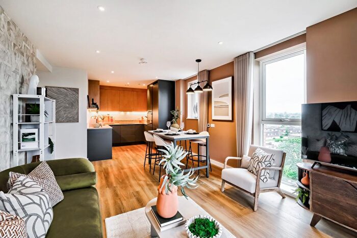 2 Bedroom Flat For Sale In Heybourne Park, London, NW9