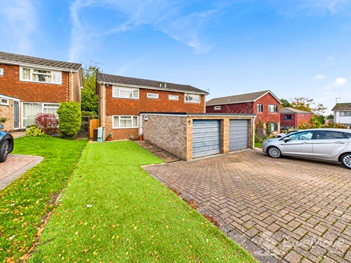 3 Bedroom Semi Detached House For Sale In Eagle Close, Alton, Hampshire, GU34