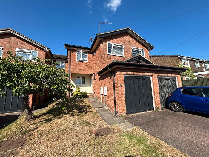 3 Bedroom Semi-Detached House To Rent In St. Vincents Way, Potters Bar, EN6
