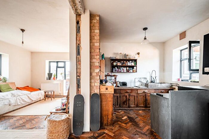 3 Bedroom Apartment To Rent In Fairchild House, Shoreditch, N1