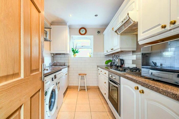 5 Bedroom Detached House To Rent In Worthington Road, Surbiton, KT6