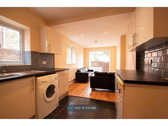 4 Bedroom Terraced House To Rent In Milton Road, Southampton, SO15