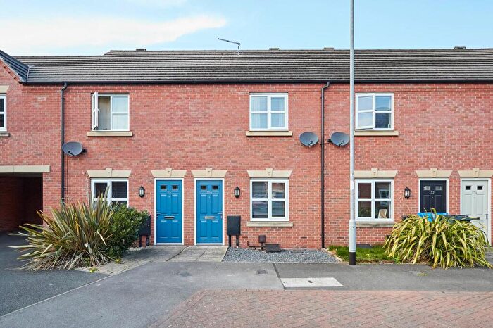 2 Bedroom Town House To Rent In Blakeholme Court, Staffordshire, Burton Upon Trent, DE14