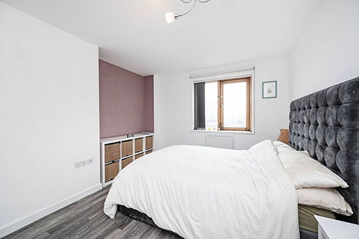 2 Bedroom Flat To Rent In Pancras Way, Bow, London, E3