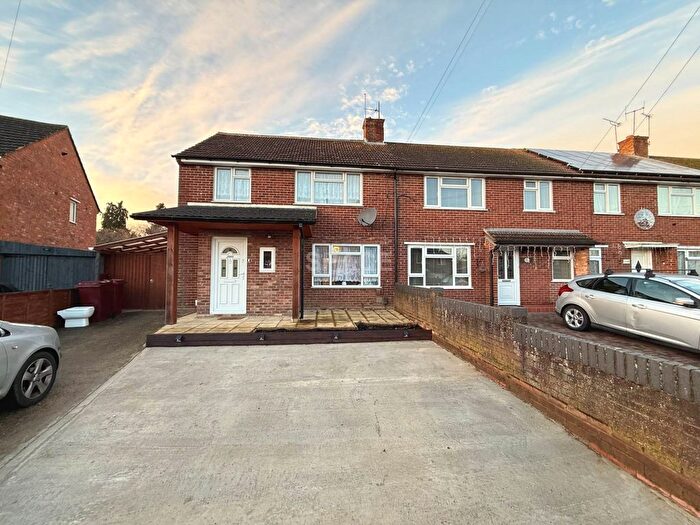 3 Bedroom Semi-Detached House To Rent In Gainsborough Rd, Reading, RG30