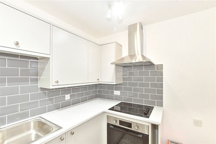 2 Bedroom Flat For Sale In Framfield Road, Uckfield, East Sussex, TN22