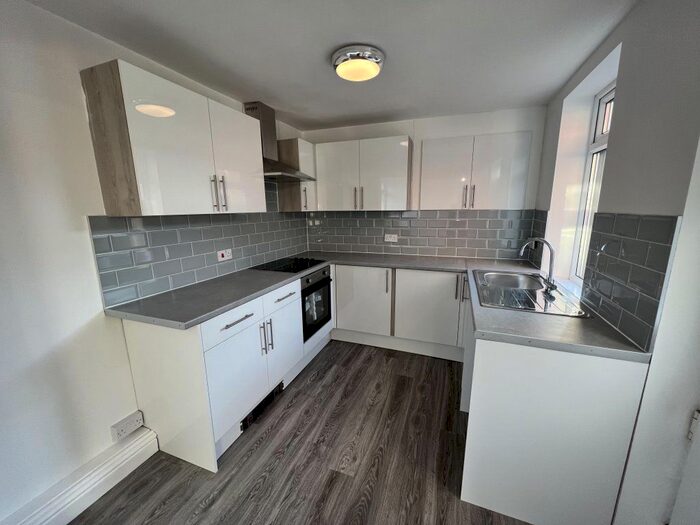1 Bedroom Flat To Rent In Lower Oxford Street, Castleford, WF10