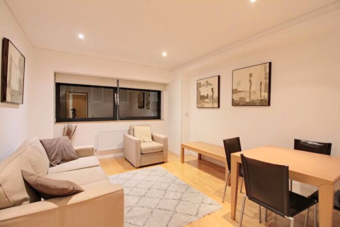 1 Bedroom Apartment To Rent In Britton Street, Farringdon, EC1M